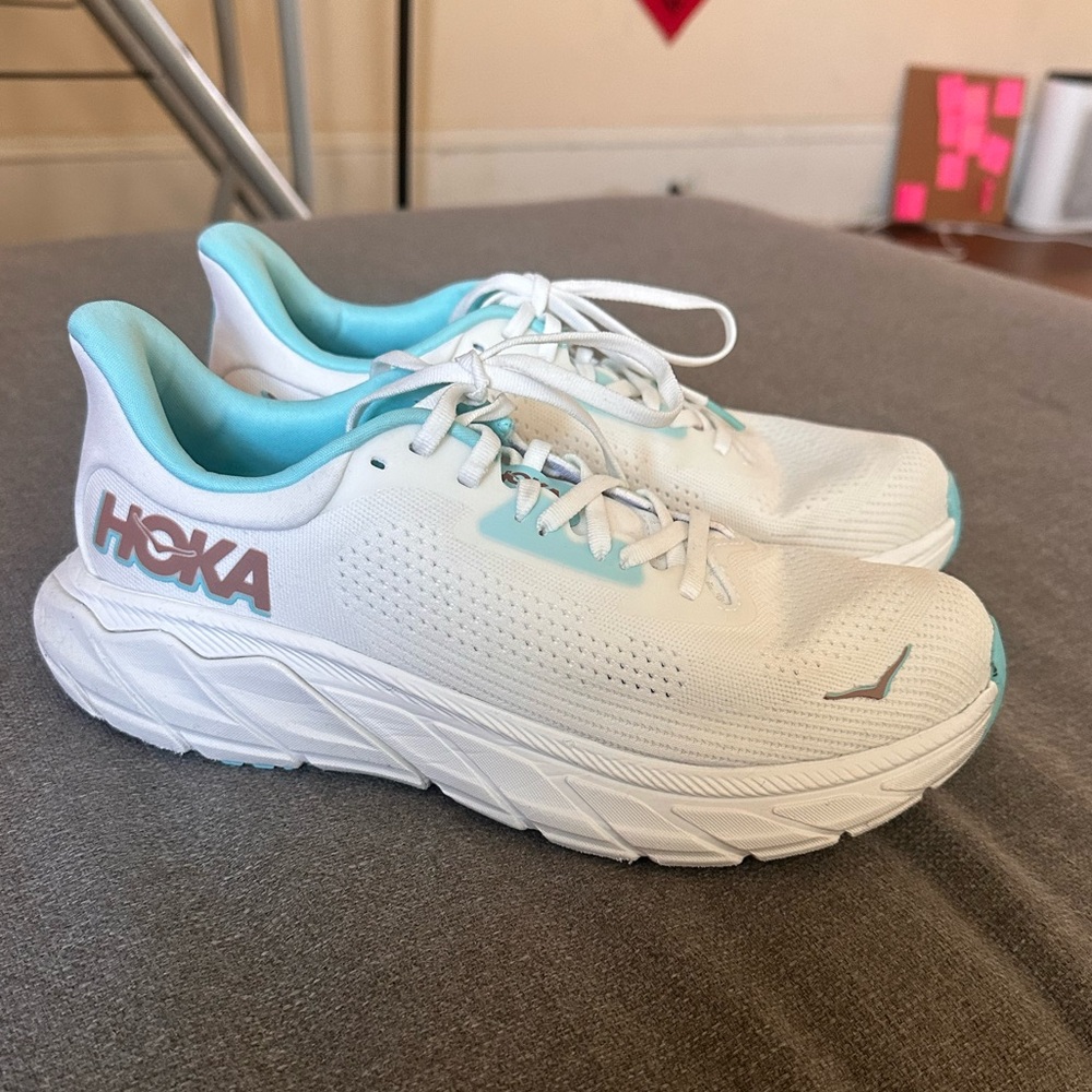 Women’s Hokas Arahi 7. Size 8.5 Medium/B